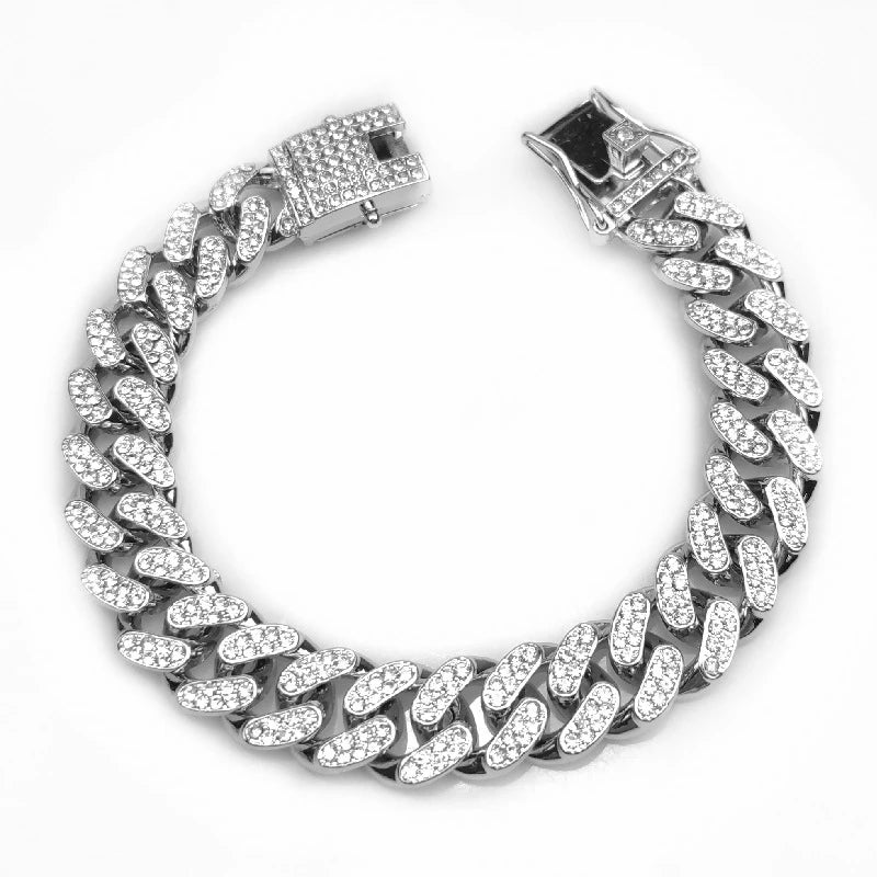 Luxury Cuban Link Rhinestone Collars are Perfect for Cats, Puppies and Full Size Dogs. This Rhinestone Collar is the Perfect Accessory to Add a Little Style to Your Fur Baby. These Stylish Collars Come in Gold, Rose Gold or S